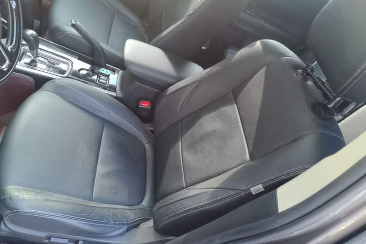 Used Mitsubishi Outlander 2018 2.0L Two-Wheel Drive Glory Edition 5 Seats Left Front Seat
