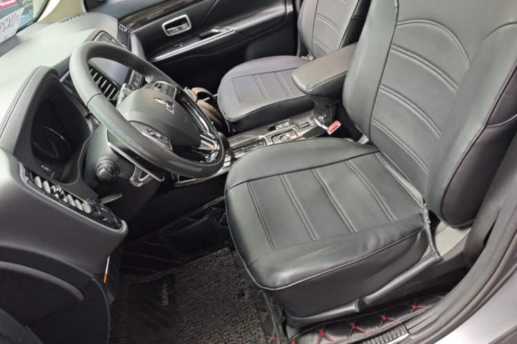 Used Mitsubishi Outlander 2018 2.4L 4x4 Luxury Edition 7-Seater Left Front Seat