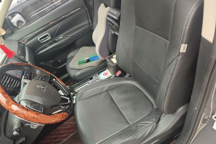 Used Mitsubishi Outlander 2018 2.4L 4x4 Elite Edition 5 Seats Left Front Seat
