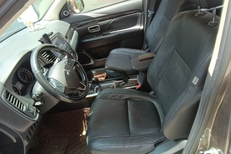 Used Mitsubishi Outlander 2018 2.0L Two-Wheel Drive Glory Edition 5 Seats Left Front Seat