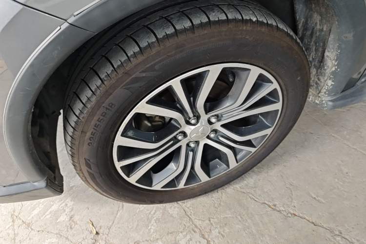 Used Mitsubishi Outlander 2018 2.0L Two-Wheel Drive Glory Edition 5 Seats Left Front Wheel Hub