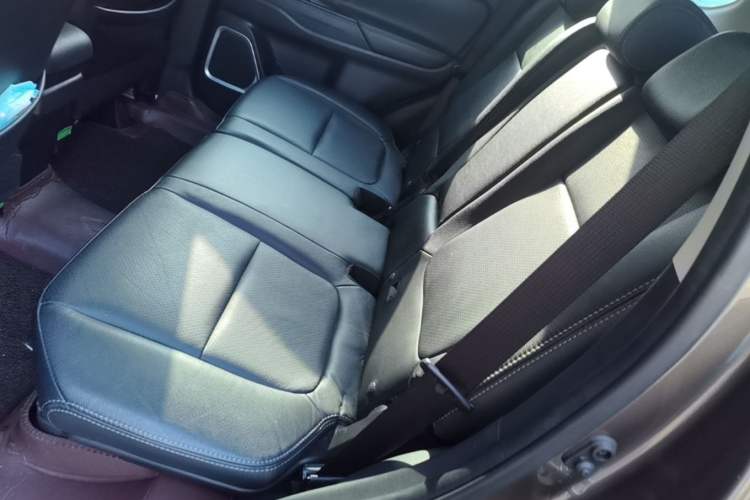 Used Mitsubishi Outlander 2018 2.0L Two-Wheel Drive Glory Edition 5 Seats Left Rear Seat