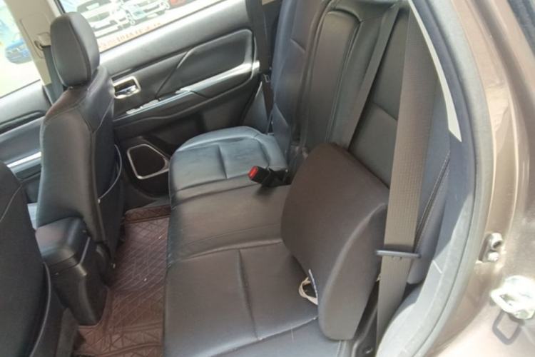Used Mitsubishi Outlander 2018 2.0L Two-Wheel Drive Glory Edition 5 Seats Left Rear Seat