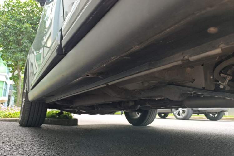 Used Mitsubishi Outlander 2018 2.4L 4x4 Luxury Edition 7-Seater Left Side Sill
