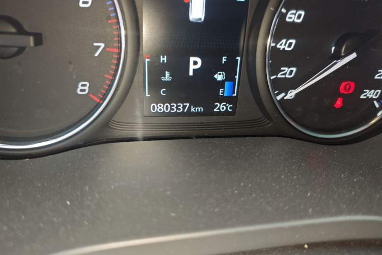 Used Mitsubishi Outlander 2018 2.4L 4x4 Elite Edition 5 Seats Odometer Close Up