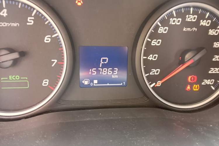 Used Mitsubishi Outlander 2018 2.0L Two-Wheel Drive Glory Edition 5 Seats Odometer Close Up