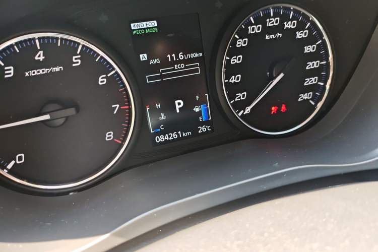 Used Mitsubishi Outlander 2018 2.4L 4x4 Elite Edition 5 Seats Odometer Close Up