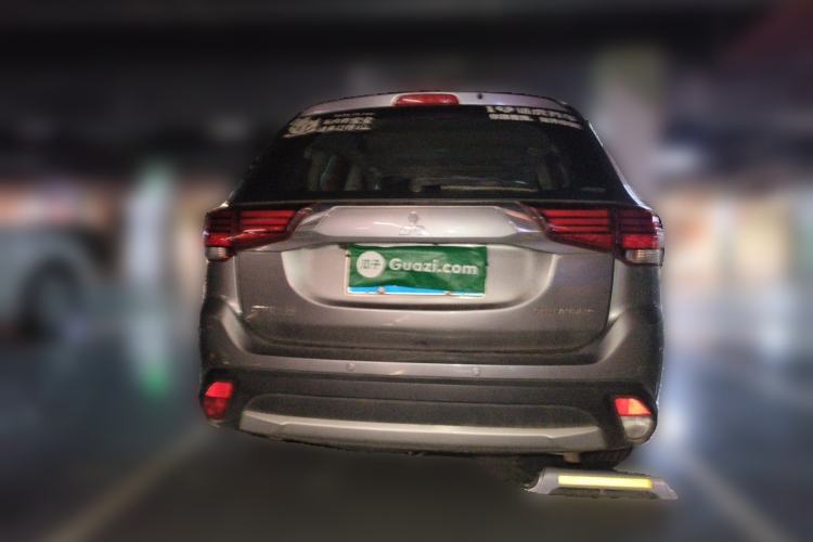 Used Mitsubishi Outlander 2018 2.4L 4x4 Luxury Edition 7-Seater Rear