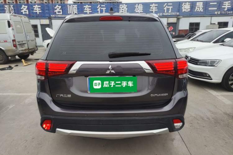 Used Mitsubishi Outlander 2018 2.0L Two-Wheel Drive Glory Edition 5 Seats Rear
