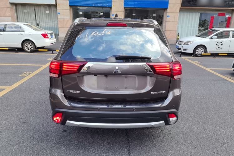 Used Mitsubishi Outlander 2018 2.0L Two-Wheel Drive Glory Edition 5 Seats Rear