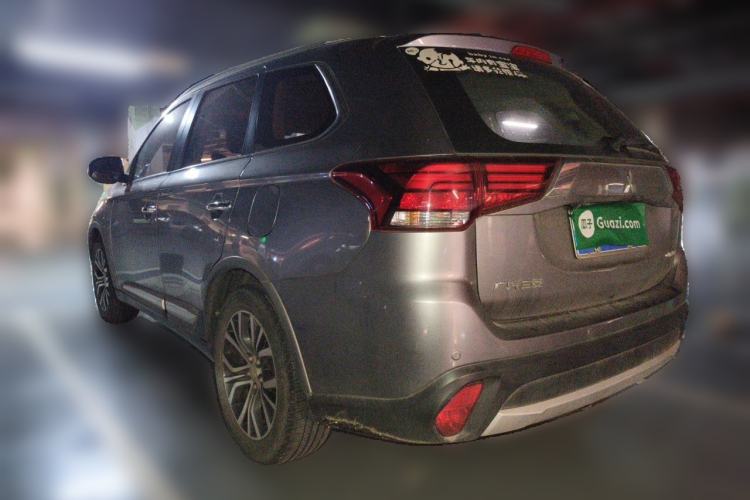 Used Mitsubishi Outlander 2018 2.4L 4x4 Luxury Edition 7-Seater Rear Left 45 Deg