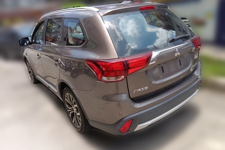 Used Mitsubishi Outlander 2018 2.0L Two-Wheel Drive Glory Edition 5 Seats Rear Left 45 Deg