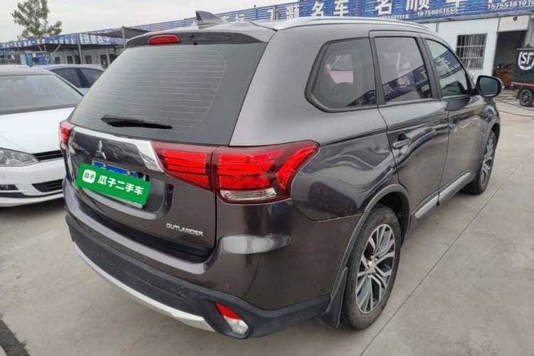 Used Mitsubishi Outlander 2018 2.0L Two-Wheel Drive Glory Edition 5 Seats Rear Right 45 Deg