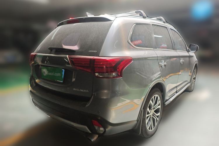 Used Mitsubishi Outlander 2018 2.4L 4x4 Elite Edition 5 Seats Rear Right 45 Deg