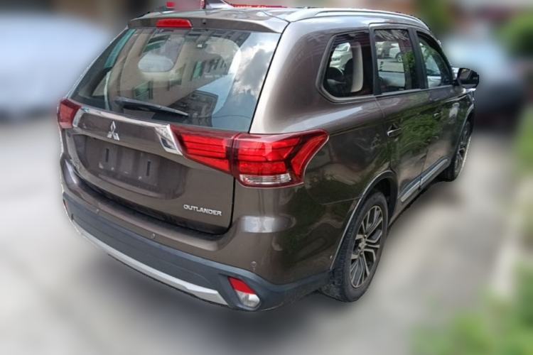 Used Mitsubishi Outlander 2018 2.0L Two-Wheel Drive Glory Edition 5 Seats Rear Right 45 Deg