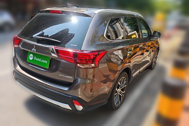 Used Mitsubishi Outlander 2018 2.4L 4x4 Elite Edition 5 Seats Rear Right 45 Deg