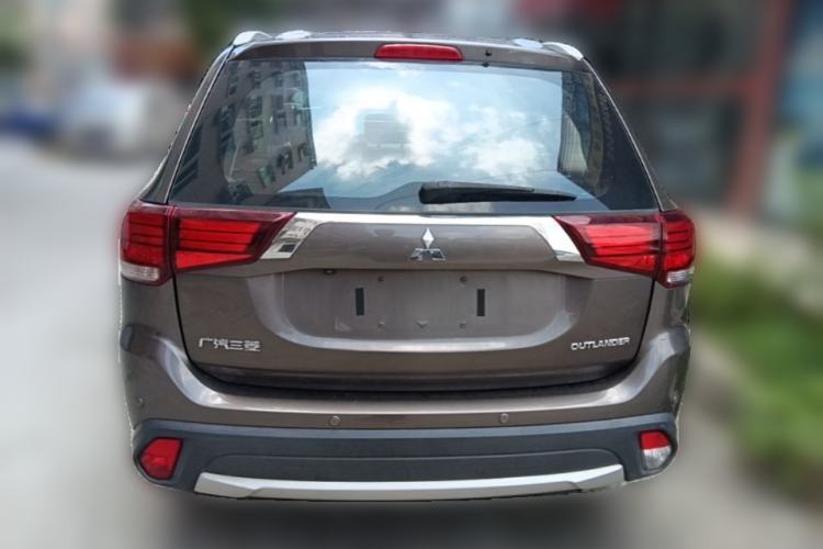 Used Mitsubishi Outlander 2018 2.0L Two-Wheel Drive Glory Edition 5 Seats Rear