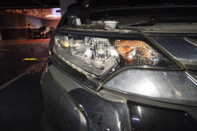 Used Mitsubishi Outlander 2018 2.4L 4x4 Luxury Edition 7-Seater Right Front Headlight