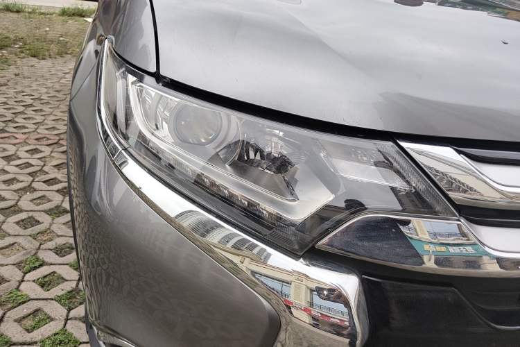 Used Mitsubishi Outlander 2018 2.0L Two-Wheel-Drive Jiale Edition 7-Seater Right Front Headlight