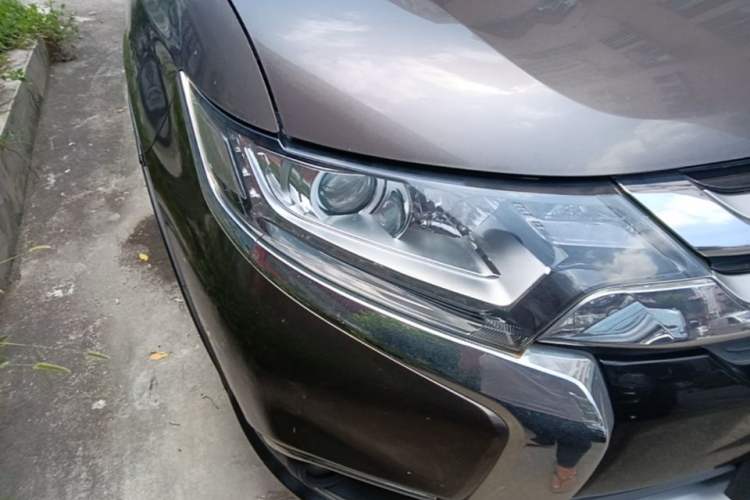 Used Mitsubishi Outlander 2018 2.0L Two-Wheel Drive Glory Edition 5 Seats Right Front Headlight
