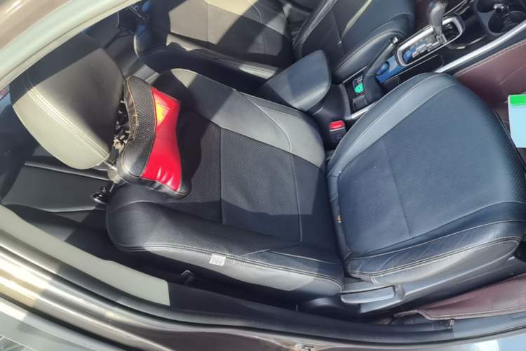 Used Mitsubishi Outlander 2018 2.0L Two-Wheel Drive Glory Edition 5 Seats Right Front Seat