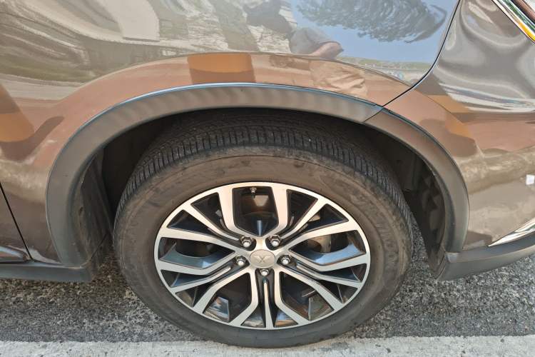 Used Mitsubishi Outlander 2018 2.4L 4x4 Elite Edition 5 Seats Right Front Wheel Hub