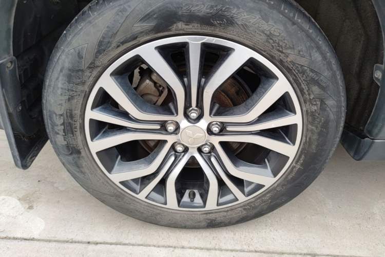 Used Mitsubishi Outlander 2018 2.0L Two-Wheel Drive Glory Edition 5 Seats Right Rear Wheel Hub
