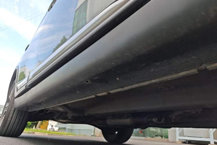 Used Mitsubishi Outlander 2018 2.4L 4x4 Luxury Edition 7-Seater Right Side Sill