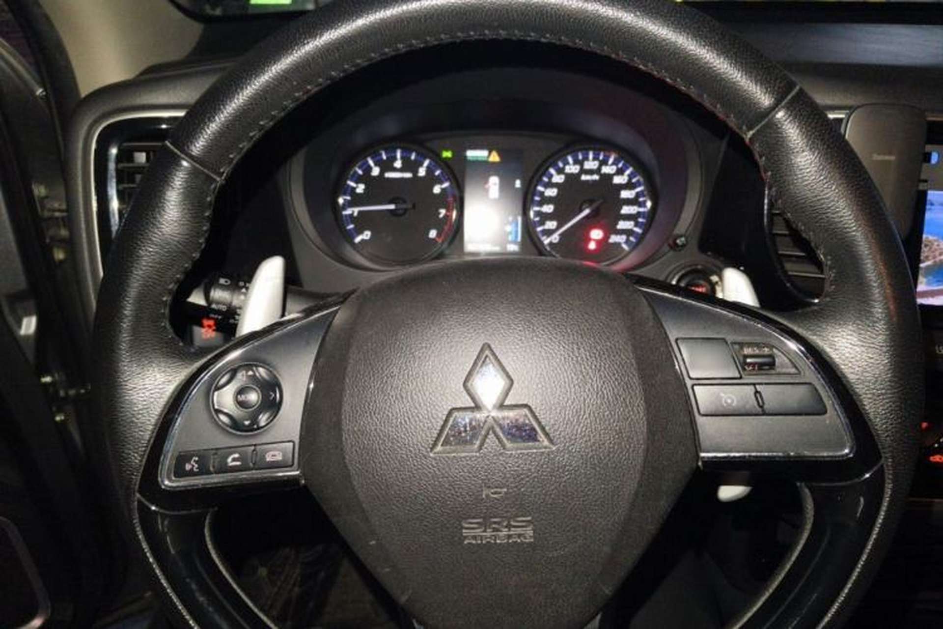 Used Mitsubishi Outlander 2018 2.4L 4x4 Luxury Edition 7-Seater Steering Wheel
