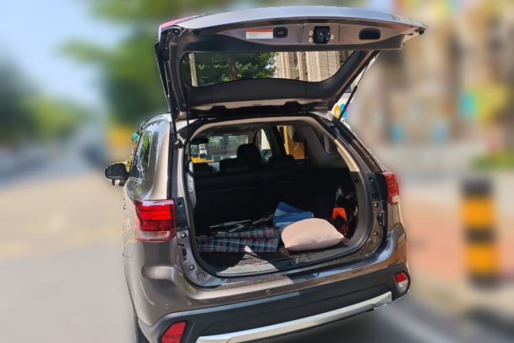 Used Mitsubishi Outlander 2018 2.4L 4x4 Elite Edition 5 Seats Trunk