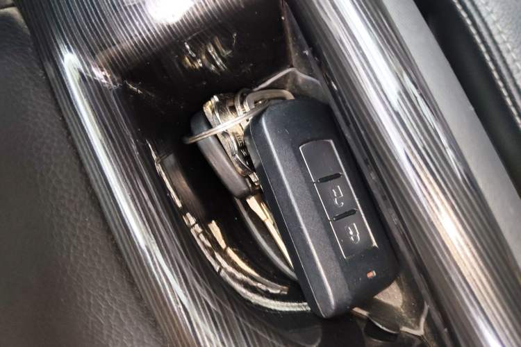 Used Mitsubishi Outlander 2018 2.0L Two-Wheel-Drive Jiale Edition 7-Seater Vehicle Key