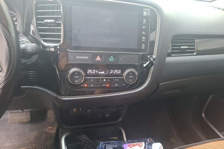 Used Mitsubishi Outlander 2018 2.4L 4x4 Elite Edition 5 Seats Audio And AC Panel