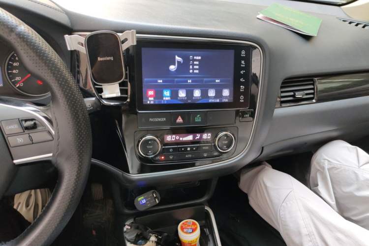 Used Mitsubishi Outlander 2018 2.0L Two-Wheel Drive Glory Edition 5 Seats Audio And AC Panel
