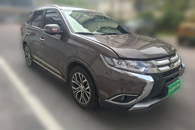 Used Mitsubishi Outlander 2018 2.4L 4x4 Elite Edition 5 Seats Front Right 45 Deg