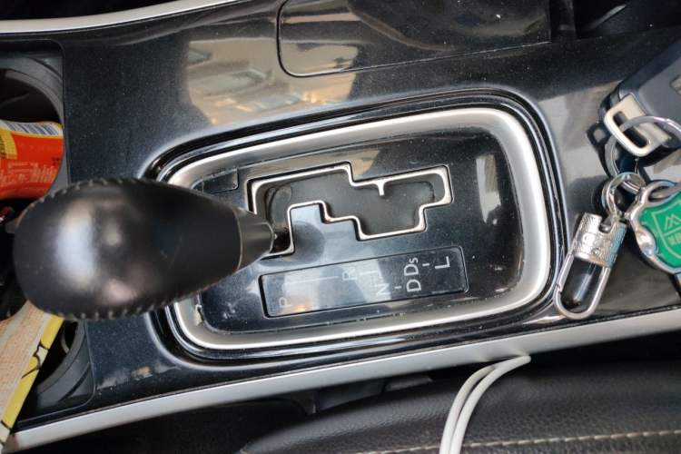 Used Mitsubishi Outlander 2018 2.0L Two-Wheel Drive Glory Edition 5 Seats Gear Lever