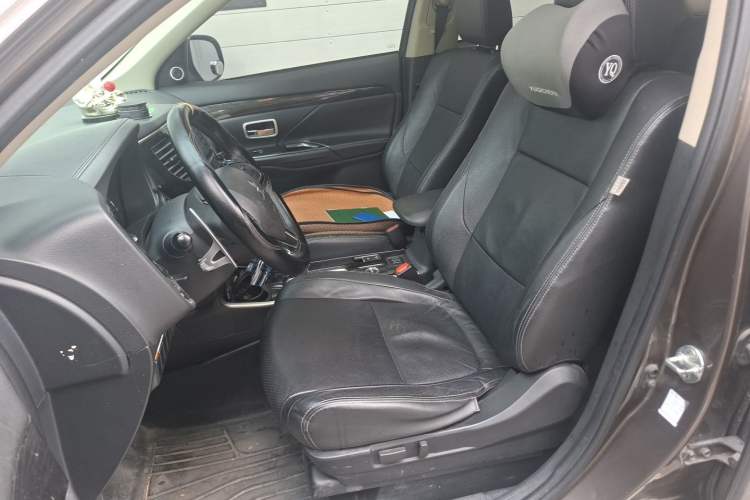 Used Mitsubishi Outlander 2018 2.4L 4x4 Elite Edition 5 Seats Left Front Seat