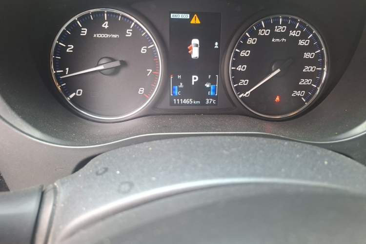 Used Mitsubishi Outlander 2018 2.4L 4x4 Elite Edition 5 Seats Odometer Close Up