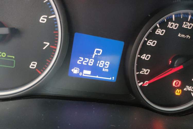 Used Mitsubishi Outlander 2018 2.0L Two-Wheel Drive Glory Edition 5 Seats Odometer Close Up