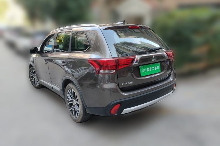 Used Mitsubishi Outlander 2018 2.0L Two-Wheel Drive Glory Edition 5 Seats Rear Left 45 Deg