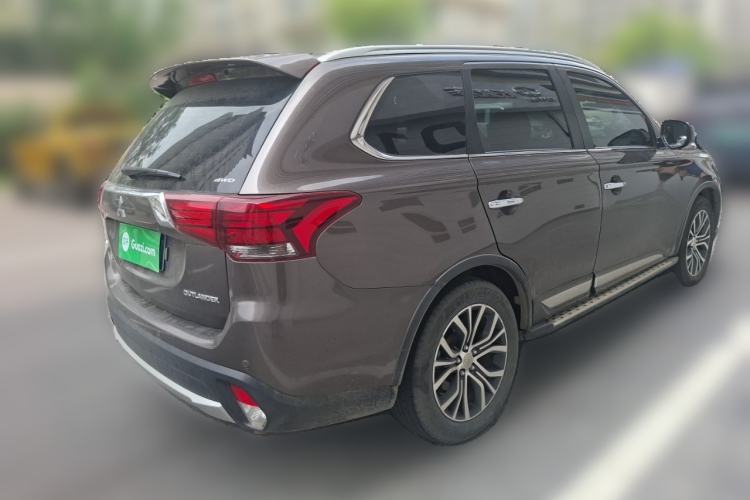 Used Mitsubishi Outlander 2018 2.4L 4x4 Elite Edition 5 Seats Rear Right 45 Deg
