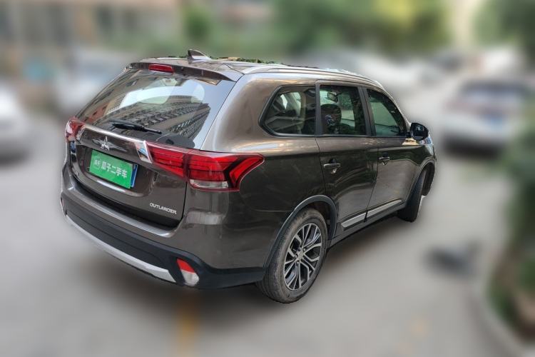 Used Mitsubishi Outlander 2018 2.0L Two-Wheel Drive Glory Edition 5 Seats Rear Right 45 Deg