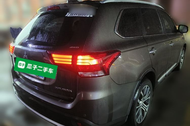 Used Mitsubishi Outlander 2018 2.4L 4x4 Elite Edition 5 Seats Rear Right 45 Deg
