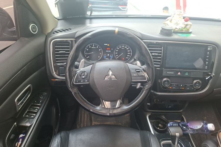 Used Mitsubishi Outlander 2018 2.4L 4x4 Elite Edition 5 Seats Steering Wheel