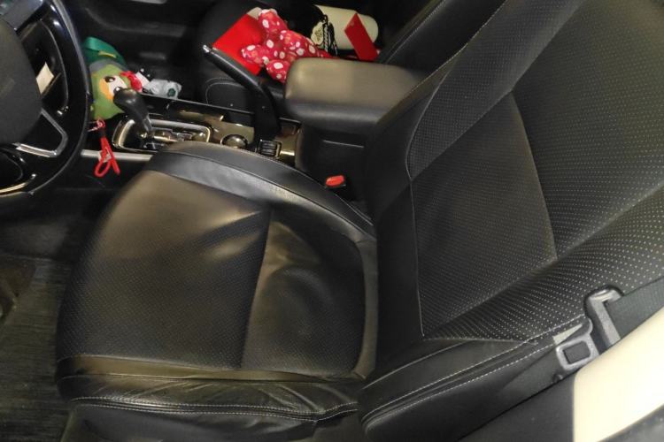 Used Mitsubishi Outlander 2018 2.0L Two-Wheel Drive Glory Edition 5 Seats Left Front Seat