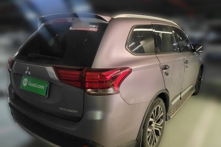 Used Mitsubishi Outlander 2018 2.0L Two-Wheel Drive Glory Edition 5 Seats Rear Right 45 Deg