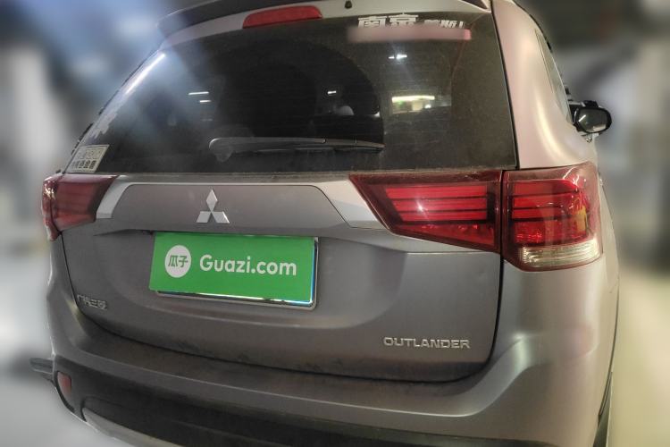 Used Mitsubishi Outlander 2018 2.0L Two-Wheel Drive Glory Edition 5 Seats Rear