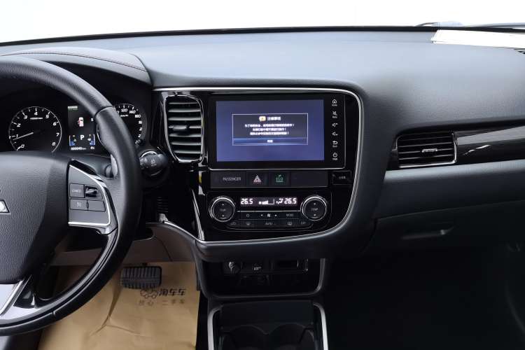 Used Mitsubishi Outlander 2018 2.4L 4x4 Elite Edition 5 Seats Audio And AC Panel