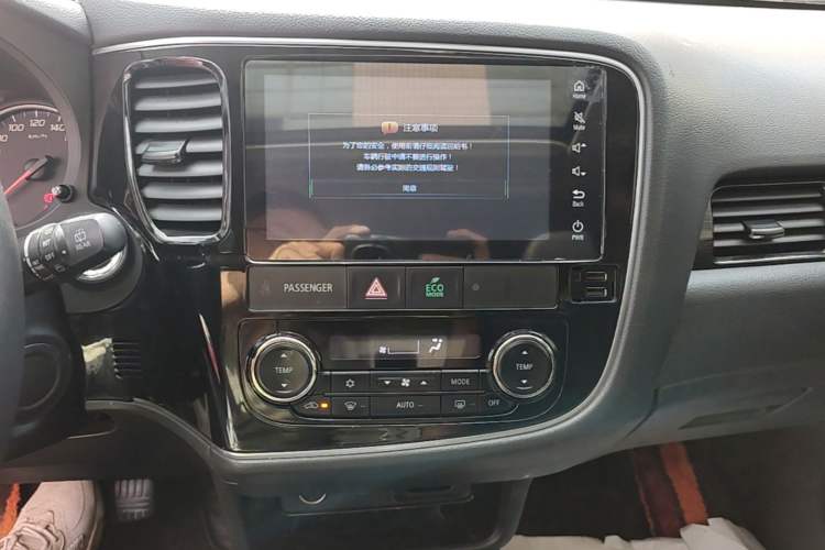 Used Mitsubishi Outlander 2018 2.0L Two-Wheel Drive Glory Edition 5 Seats Audio And AC Panel