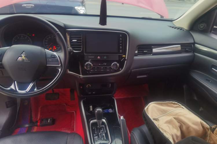 Used Mitsubishi Outlander 2018 2.0L Two-Wheel Drive Glory Edition 5 Seats Audio And AC Panel