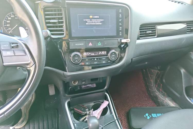 Used Mitsubishi Outlander 2018 2.4L 4x4 Elite Edition 5 Seats Audio And AC Panel